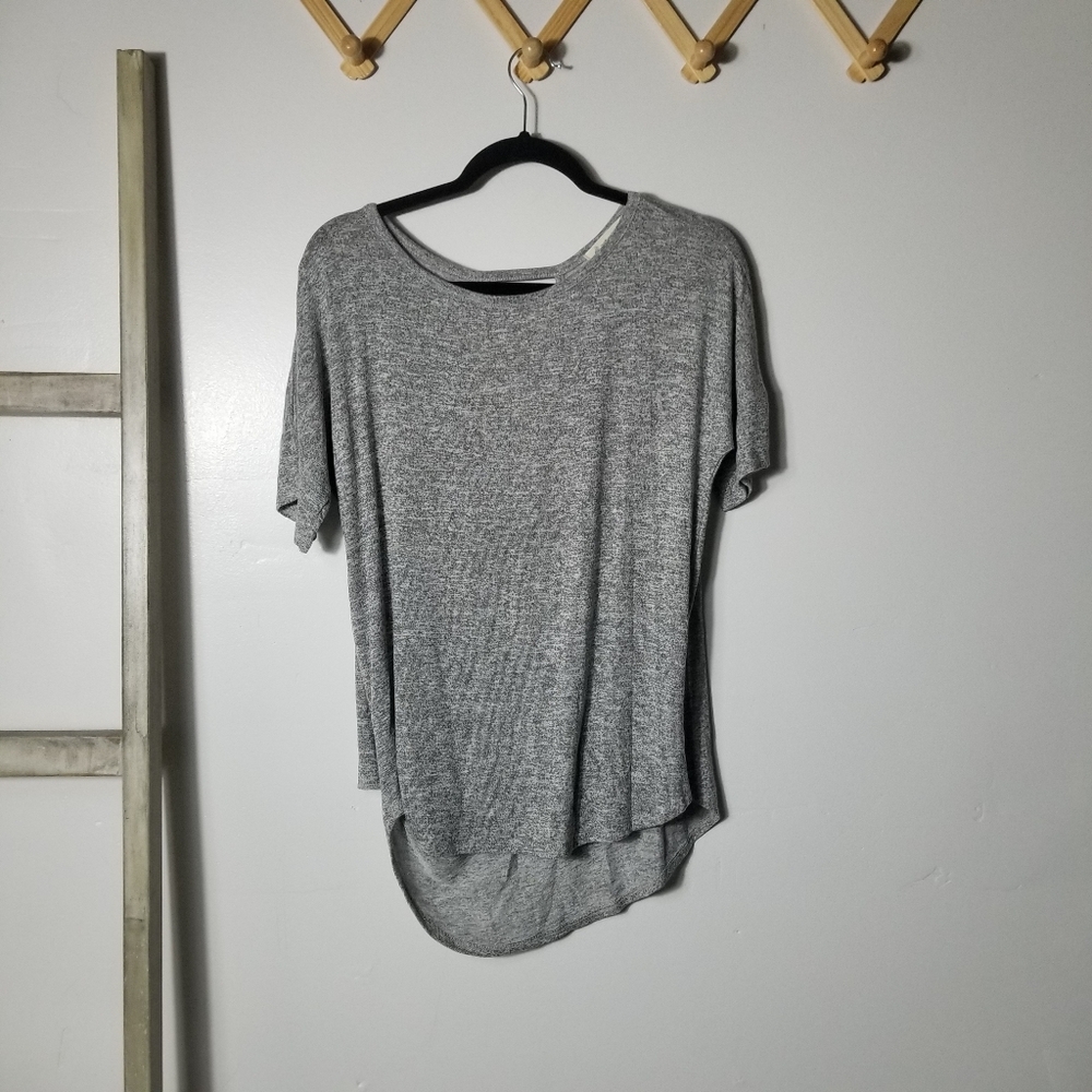 NWOT NATURAL LIFE WOMEN'S OPEN BACK GRAY SHORT SLEEVE BLOUSE SIZE MEDIUM